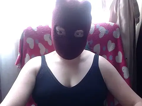 Snapshot of 666maskgirl chatting on 06/18/26, 05:17 666maskgirl online show from 06/18/26, 05:17