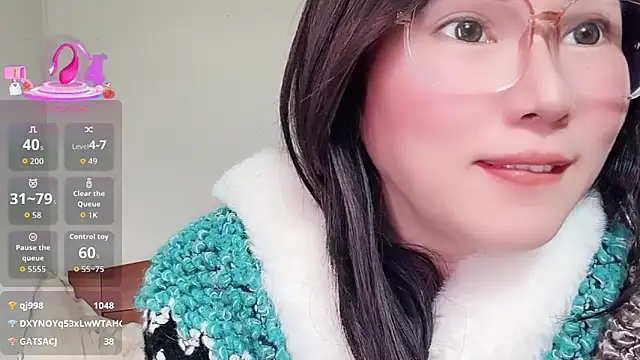 Snapshot of LIQINQIN-77 chatting on 12/13/25, 07:53 LIQINQIN-77 online show from 12/13/25, 07:53