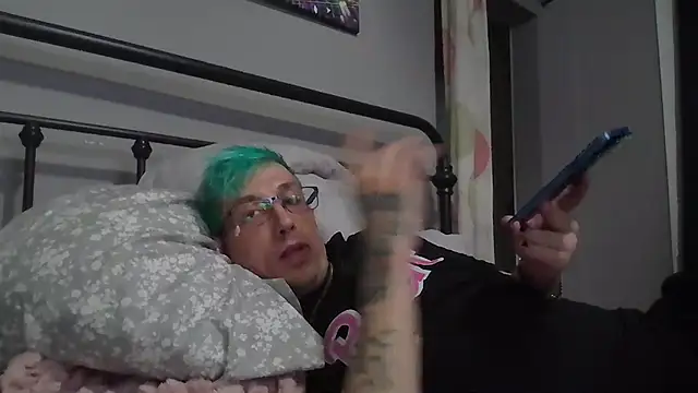 Snapshot of AskAveryAnything chatting on 03/10/26, 06:51 AskAveryAnything online show from 03/10/26, 06:51