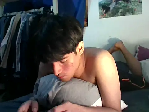 Snapshot of isalexhot chatting on 03/04/26, 04:51 isalexhot online show from 03/04/26, 04:51