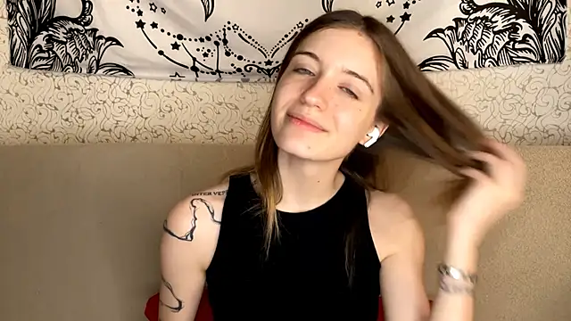 Snapshot of Shining_Robi chatting on 12/17/25, 12:44 Shining Robi online show from 12/17/25, 12:44