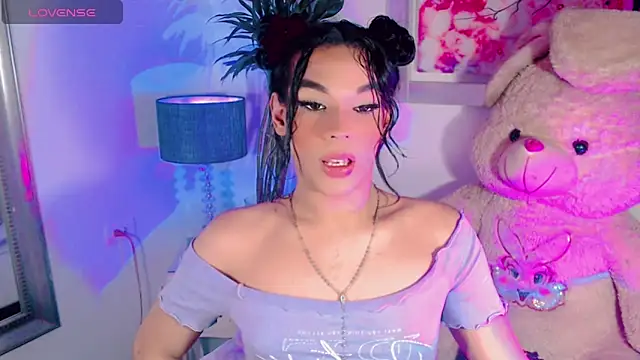 agathaferrer3 online show from 12/21/25, 03:57