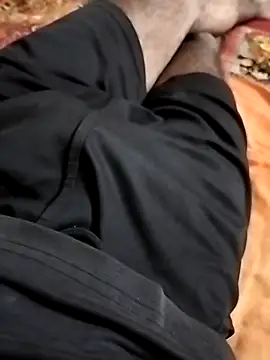 Snapshot of Lovegirls1818 chatting on 12/15/25, 06:06 Lovegirls1818 online show from 12/15/25, 06:06