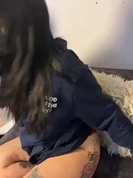 Snapshot of Lunaclarx chatting on 12/15/25, 12:20 Lunaclarx online show from 12/15/25, 12:20