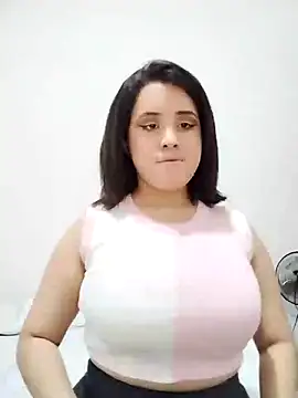 Snapshot of Missnia chatting on 04/08/26, 01:11 Missnia online show from 04/08/26, 01:11