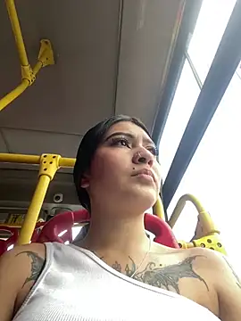 Snapshot of MiaFox_03 chatting on 04/07/26, 03:45 MiaFox 03 online show from 04/07/26, 03:45