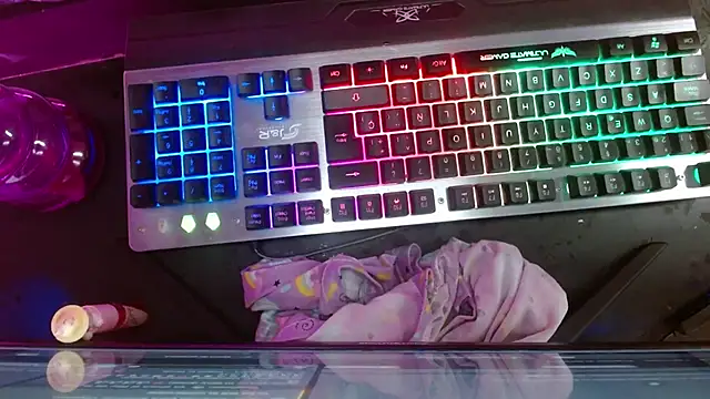 Snapshot of kari-10 chatting on 12/13/25, 07:53 kari-10 online show from 12/13/25, 07:53