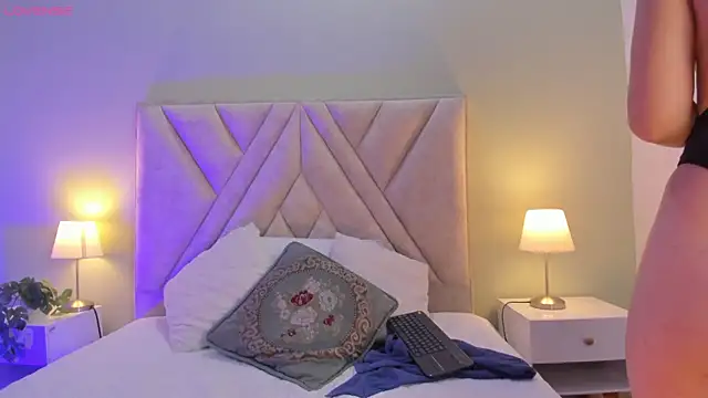 Snapshot of Amelia_Saenz_ chatting on 04/16/26, 07:14 Amelia Saenz online show from 04/16/26, 07:14