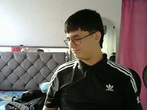 Snapshot of ken_wolflover chatting on 12/15/25, 09:19 ken wolflover online show from 12/15/25, 09:19