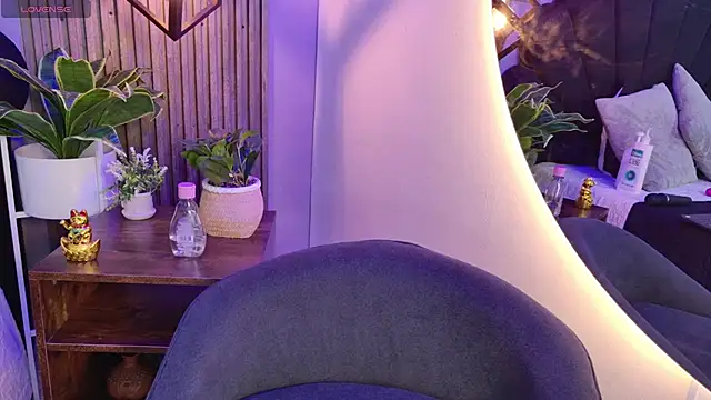 Snapshot of vicky_lopez chatting on 04/12/26, 02:49 vicky lopez online show from 04/12/26, 02:49