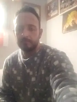 Snapshot of Tonybp84 chatting on 12/20/25, 02:29 Tonybp84 online show from 12/20/25, 02:29