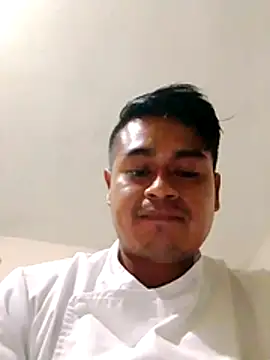 Snapshot of ochoamarc chatting on 12/14/25, 01:16 ochoamarc online show from 12/14/25, 01:16