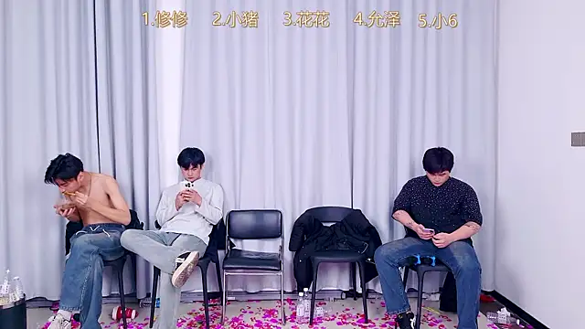 Snapshot of QYBOYS_010 chatting on 12/13/25, 07:53 QYBOYS 010 online show from 12/13/25, 07:53