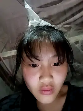 Snapshot of uyen_syx chatting on 12/14/25, 12:43 uyen syx online show from 12/14/25, 12:43