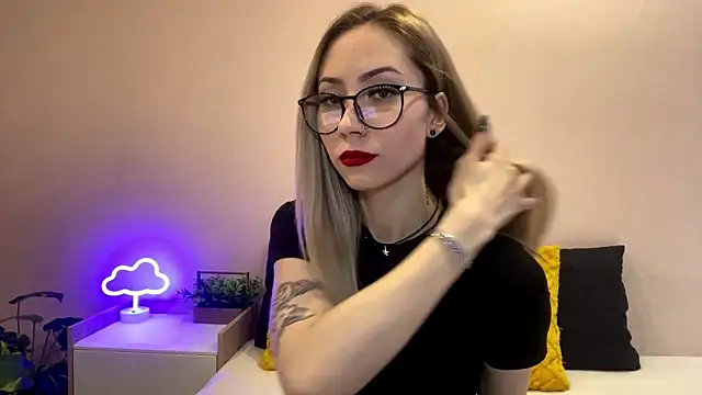 Snapshot of sun_under_skyy chatting on 12/19/25, 09:27 sun under skyy online show from 12/19/25, 09:27