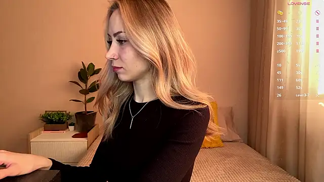 Snapshot of sun_under_skyy chatting on 02/04/26, 08:42 sun under skyy online show from 02/04/26, 08:42