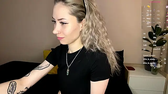 Snapshot of sun_under_skyy chatting on 02/20/26, 02:08 sun under skyy online show from 02/20/26, 02:08