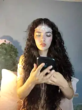 Snapshot of Alii_tay chatting on 12/16/25, 09:03 Alii tay online show from 12/16/25, 09:03