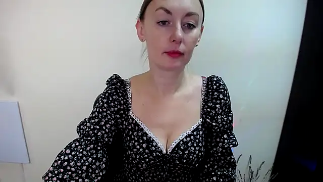 LiaSeass  online show from 12/17/25, 09:04