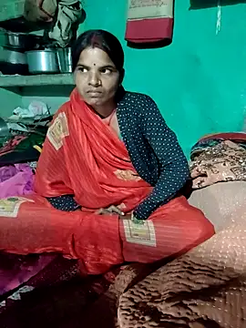 Snapshot of puja45632 chatting on 12/14/25, 04:45 puja45632 online show from 12/14/25, 04:45