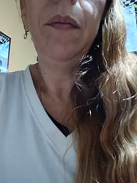 Snapshot of cari75 chatting on 05/10/26, 02:39 cari75 online show from 05/10/26, 02:39