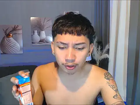 Snapshot of dylan_hardfucker chatting on 03/16/26, 01:48 dylan hardfucker online show from 03/16/26, 01:48
