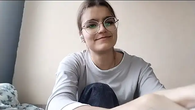 Snapshot of DevonaGlugla chatting on 12/14/25, 11:59 DevonaGlugla online show from 12/14/25, 11:59