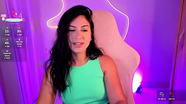 Snapshot of chloebum_ chatting on 04/13/26, 11:05 chloebum online show from 04/13/26, 11:05