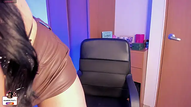 Snapshot of emily_kate_ chatting on 04/04/26, 12:31 emily kate online show from 04/04/26, 12:31