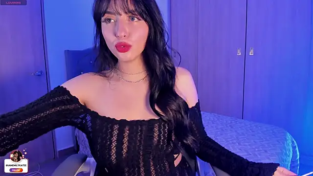 Snapshot of emily_kate_ chatting on 06/19/26, 01:21 emily kate online show from 06/19/26, 01:21