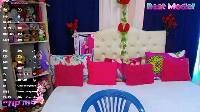 Snapshot of golden_girl01 chatting on 06/17/26, 08:43 golden girl01 online show from 06/17/26, 08:43