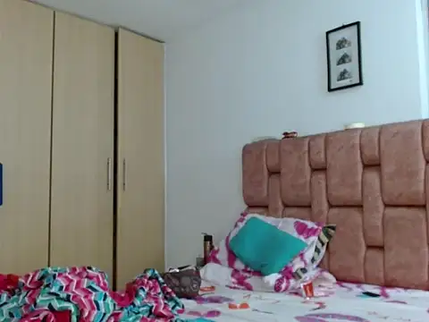 Snapshot of vanessa_hot69_ chatting on 12/14/25, 05:35 vanessa hot69 online show from 12/14/25, 05:35