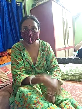 Snapshot of Mr-Mrs-couple chatting on 12/14/25, 06:34 Mr-Mrs-couple online show from 12/14/25, 06:34