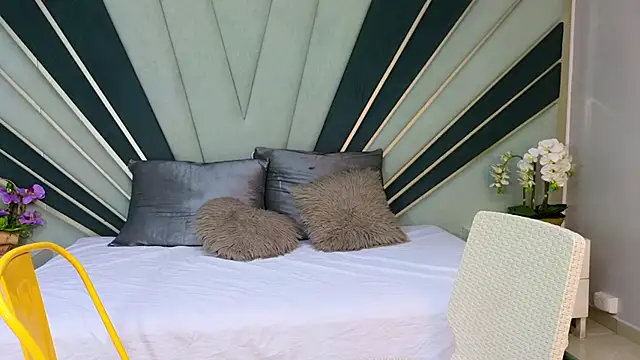 DulceeEsmeralda online show from 04/10/26, 02:11