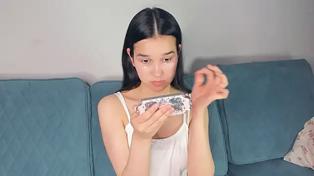 YvonneRobes online show from 04/17/26, 05:38