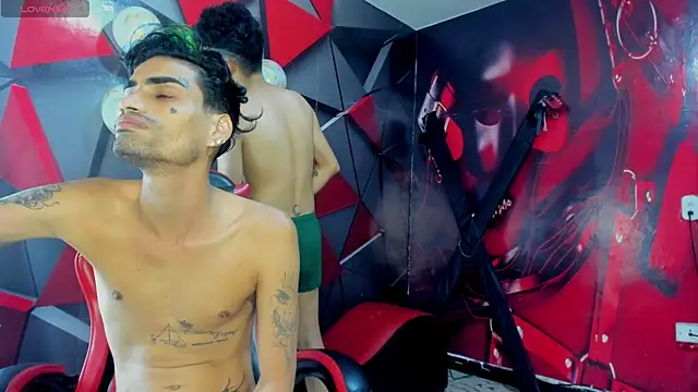 Snapshot of Hot_Boys_Without_Limits chatting on 12/14/25, 04:18 Hot Boys Without Limits online show from 12/14/25, 04:18