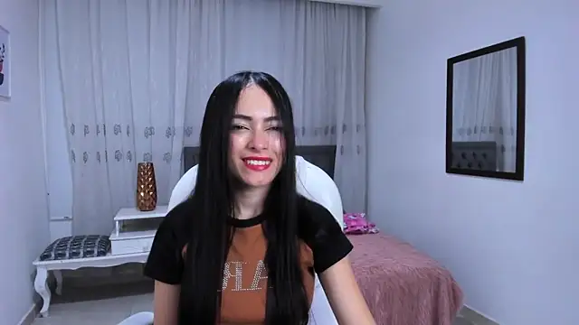 Snapshot of Victoria_Piercee chatting on 12/22/25, 02:08 Victoria Piercee online show from 12/22/25, 02:08