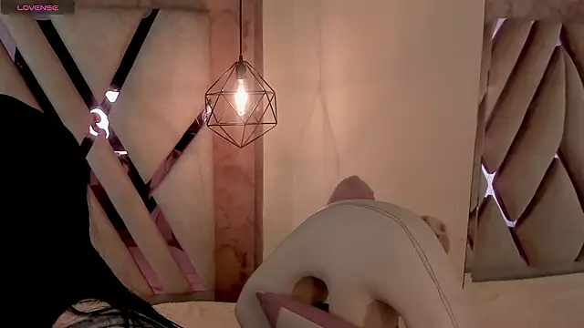 Lovely-martina online show from 02/04/26, 12:11