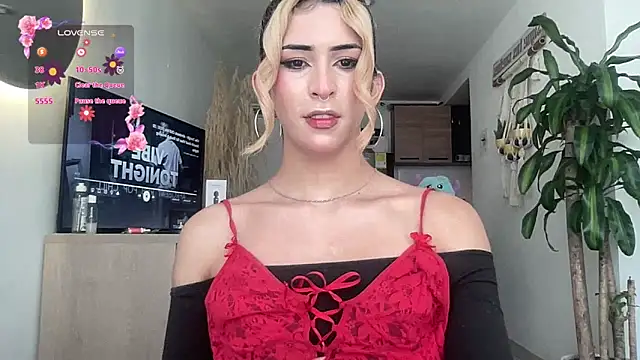 Snapshot of isa_fox_23 chatting on 03/29/26, 01:11 isa fox 23 online show from 03/29/26, 01:11