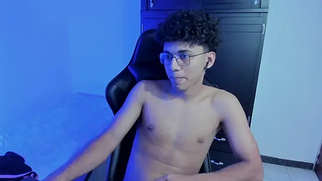 Snapshot of LukeMarshall chatting on 12/14/25, 07:25 LukeMarshall online show from 12/14/25, 07:25