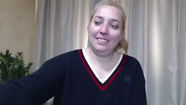 Snapshot of sweetpussy13 chatting on 05/15/26, 07:04 sweetpussy13 online show from 05/15/26, 07:04