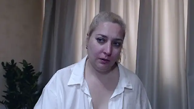 Snapshot of sweetpussy13 chatting on 05/22/26, 05:03 sweetpussy13 online show from 05/22/26, 05:03