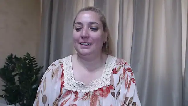 Snapshot of sweetpussy13 chatting on 05/26/26, 05:36 sweetpussy13 online show from 05/26/26, 05:36