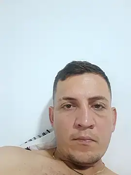 Snapshot of Elmonito18 chatting on 12/22/25, 03:20 Elmonito18 online show from 12/22/25, 03:20