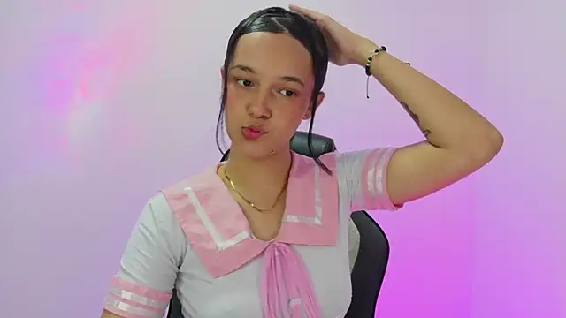 esme  online show from 12/17/25, 11:33