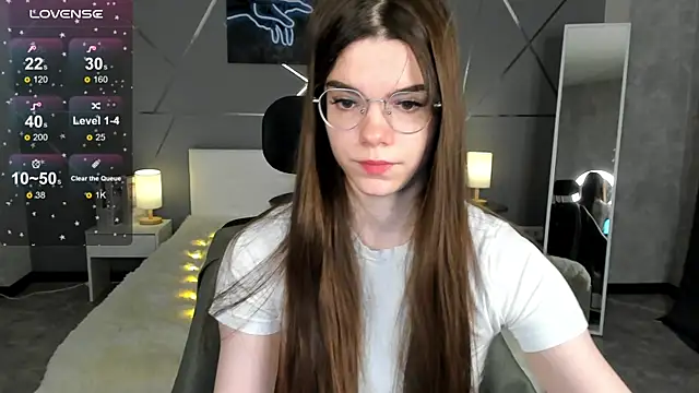 miss  evelyne online show from 12/18/25, 01:33