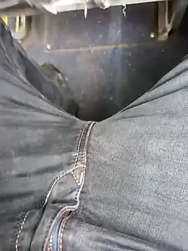 Snapshot of strongtits chatting on 12/16/25, 12:43 strongtits online show from 12/16/25, 12:43