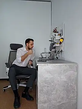 Lovebackground online show from 12/27/24, 11:28