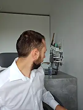 Lovebackground online show from 10/01/25, 08:42