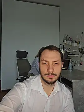 Lovebackground online show from 03/03/26, 09:15